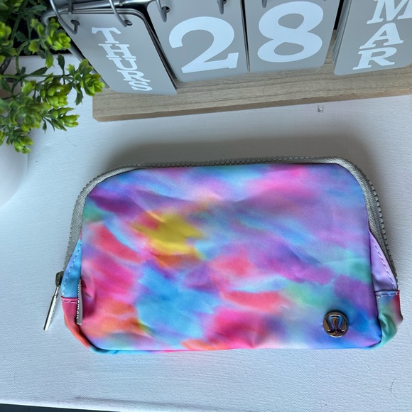 NWT SOLDOUT SUMMER EDITION LULULEMON EVERYWHERE BELT BAG 1L TIE DYE NEON - Picture 3 of 4